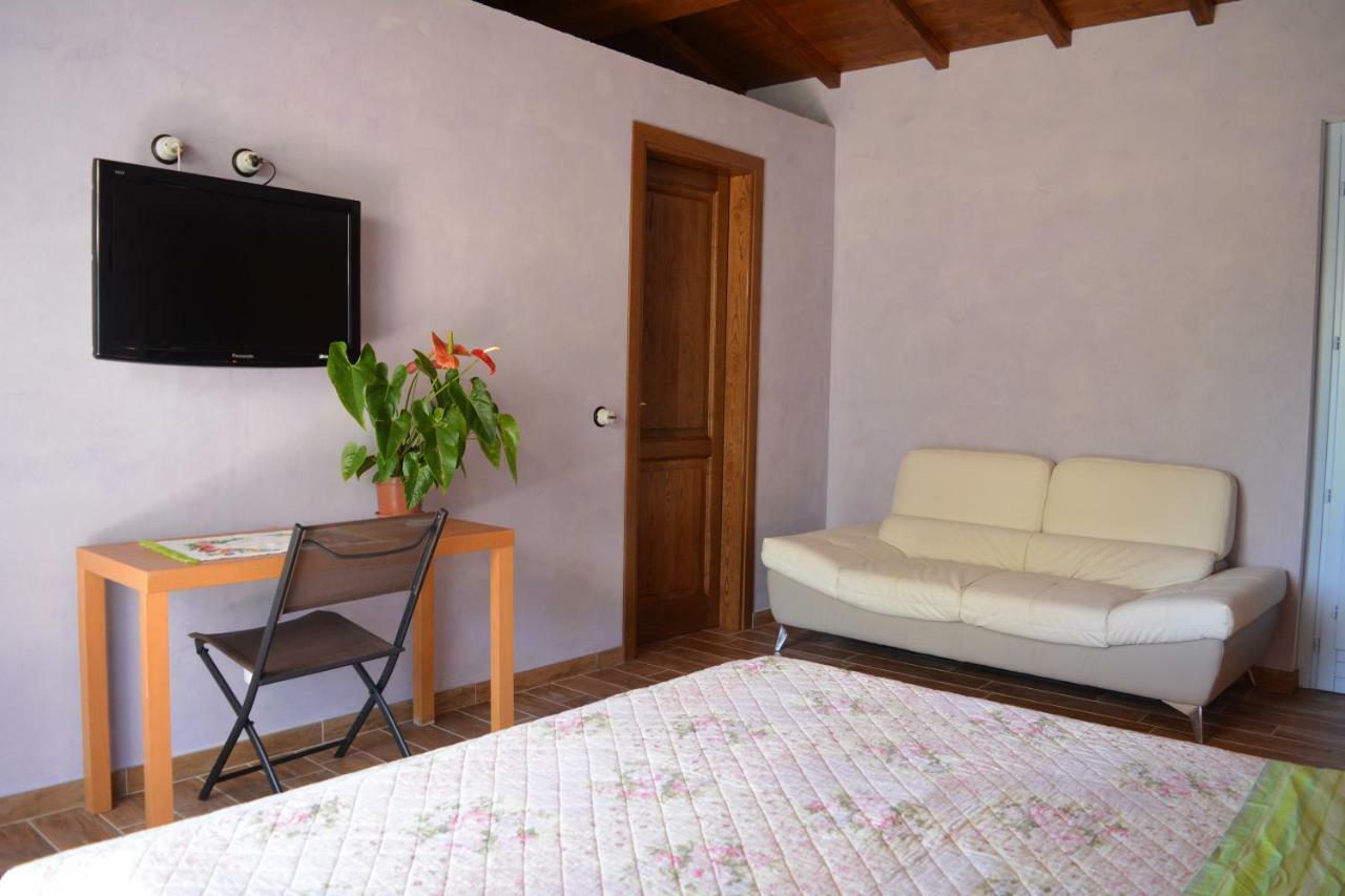 Rifugio Nel Bosco Bed & Breakfast รีเอติ ห้อง รูปภาพ